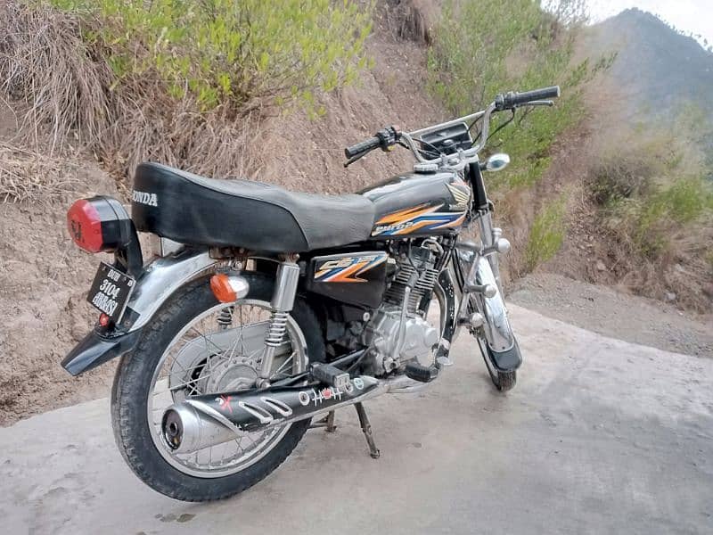 Honda 125 2028 model good condition all genuine 3