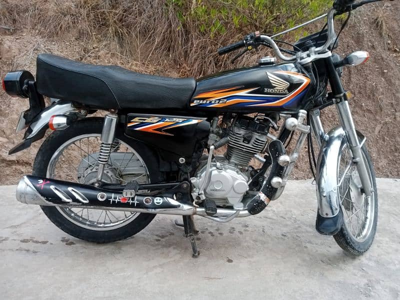 Honda 125 2028 model good condition all genuine 5