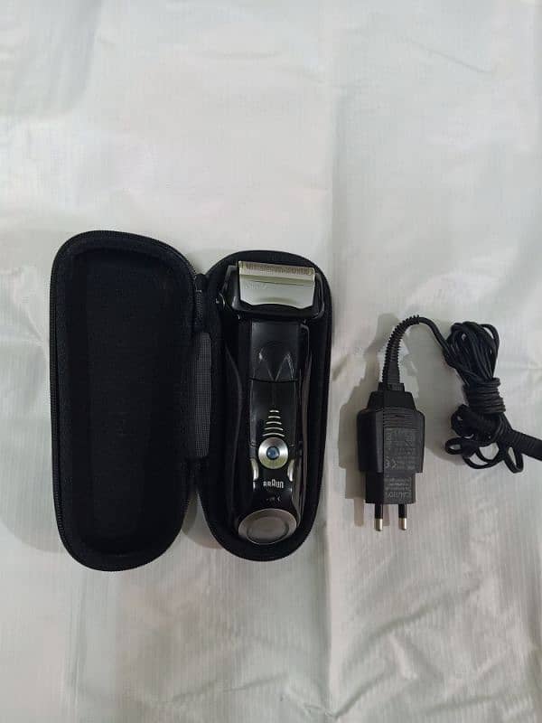 BRAUN SERIES 7 RECHARGEABLE SHAVER POWER & SINGLE 8D FLEX WET 5