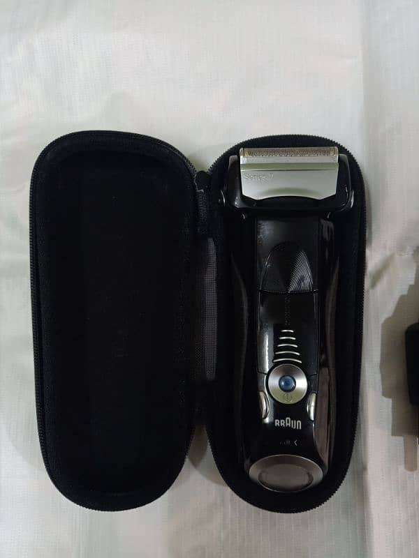 BRAUN SERIES 7 RECHARGEABLE SHAVER POWER & SINGLE 8D FLEX WET 6