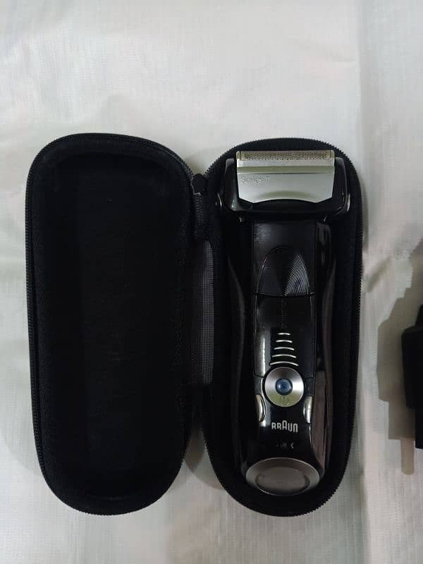 BRAUN SERIES 7 RECHARGEABLE SHAVER POWER & SINGLE 8D FLEX WET 7