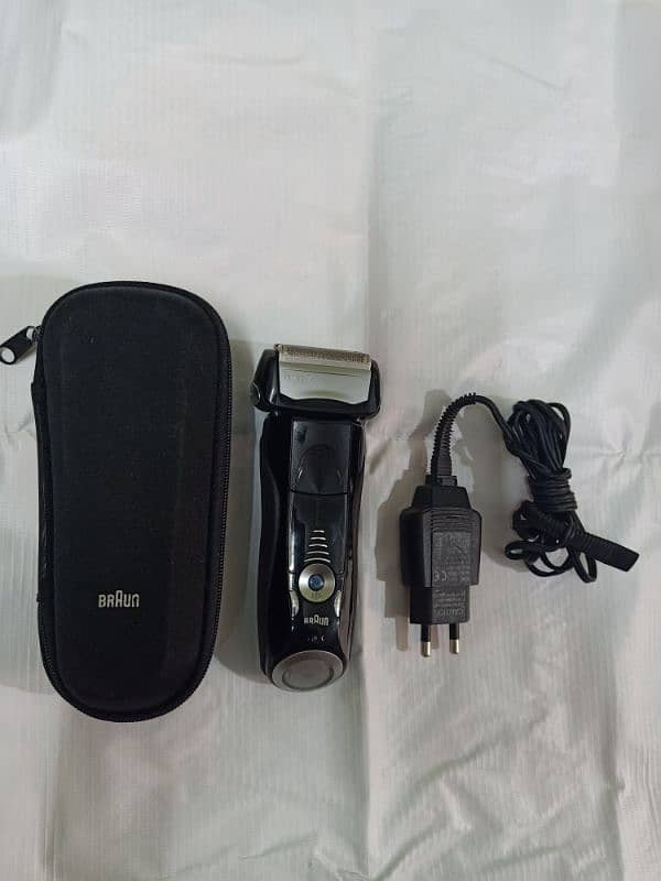 BRAUN SERIES 7 RECHARGEABLE SHAVER POWER & SINGLE 8D FLEX WET 10