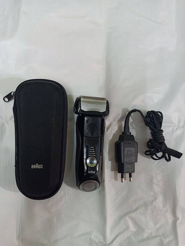 BRAUN SERIES 7 RECHARGEABLE SHAVER POWER & SINGLE 8D FLEX WET 12