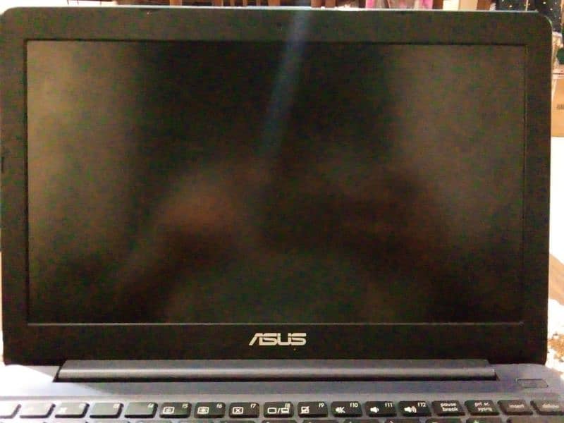 Asus E203M NoteBook 1