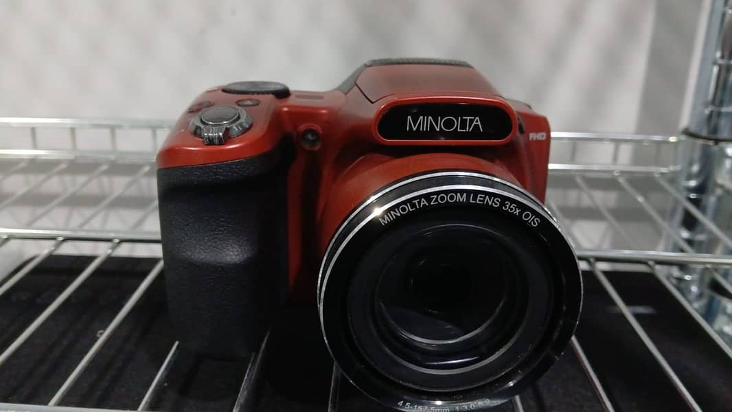 Minolta 20 Mega Pixels High Wi-Fi Digital Camera - Red 6