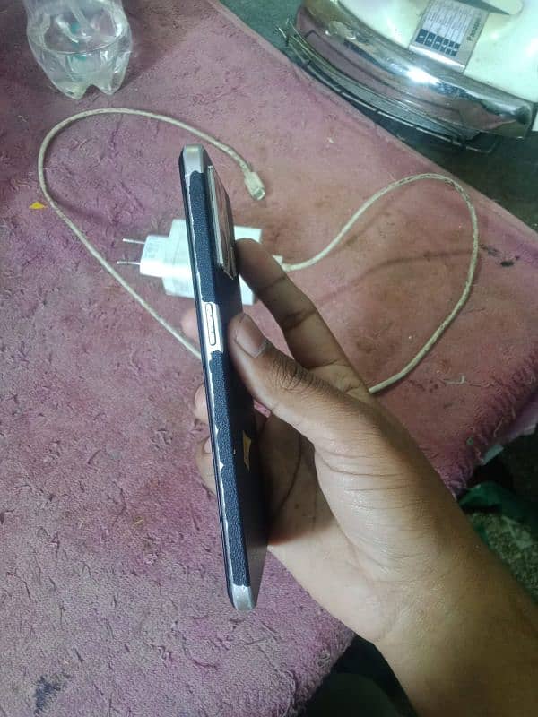 oppo f21 pro bilkul okay hai sab  original hai. . condition 8/10hai 5