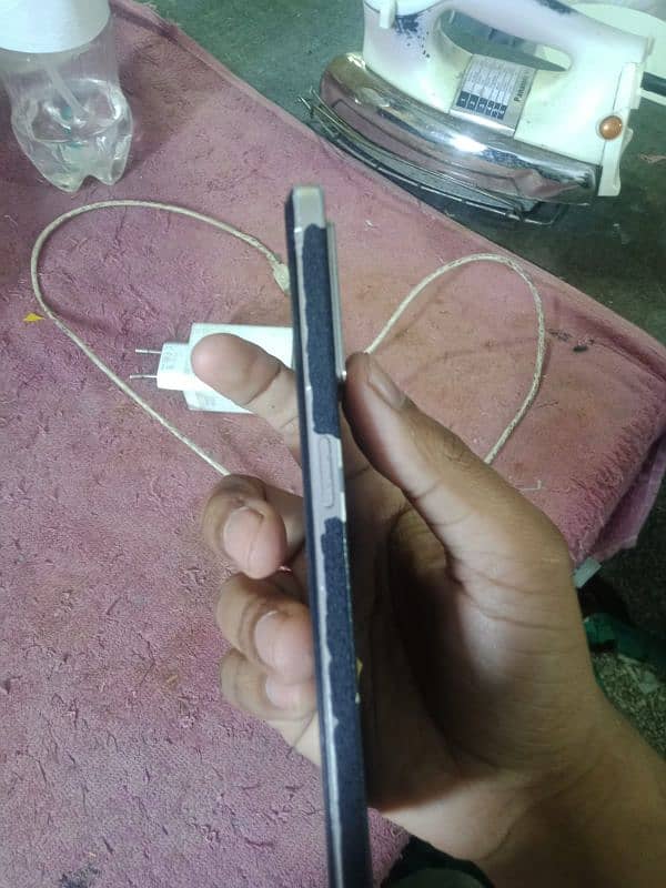 oppo f21 pro bilkul okay hai sab  original hai. . condition 8/10hai 7