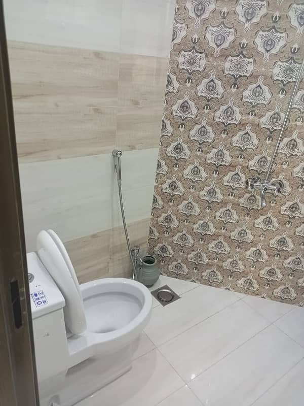 8 MARLA LIKE A BRAND NEW EXCELLENT CONDITION GOOD FULL HOUSE FOR RENT IN UMAR BLOCK BAHRIA TOWN LAHORE 2