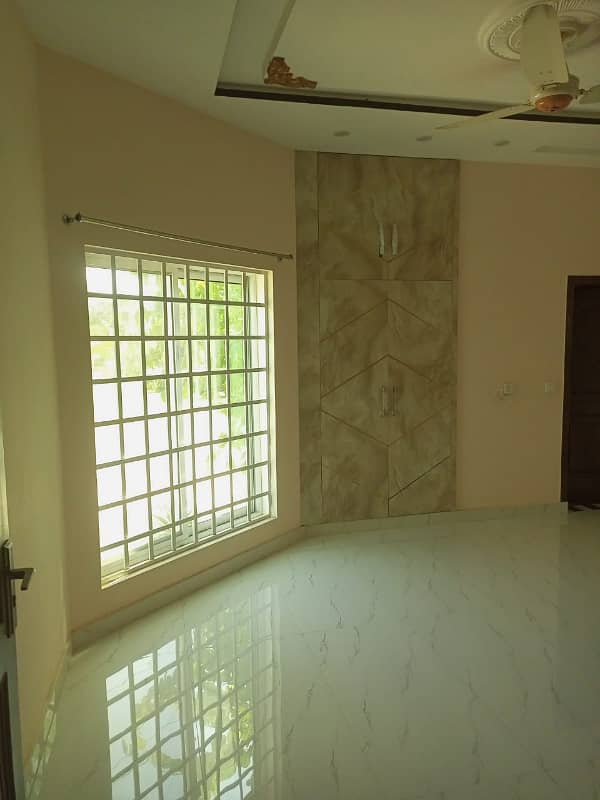 8 MARLA LIKE A BRAND NEW EXCELLENT CONDITION GOOD FULL HOUSE FOR RENT IN UMAR BLOCK BAHRIA TOWN LAHORE 29