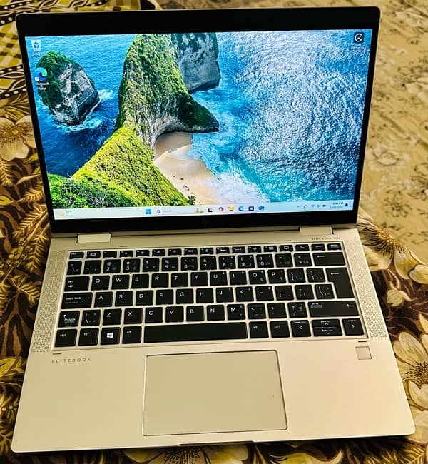 HP elite book 1030 core i7 touch 360 10/10 condition 5