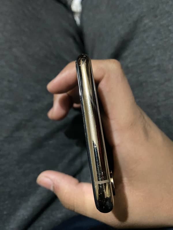 IPhone XS Max 03105065499 Whatsapp back and panel damaged but working 2