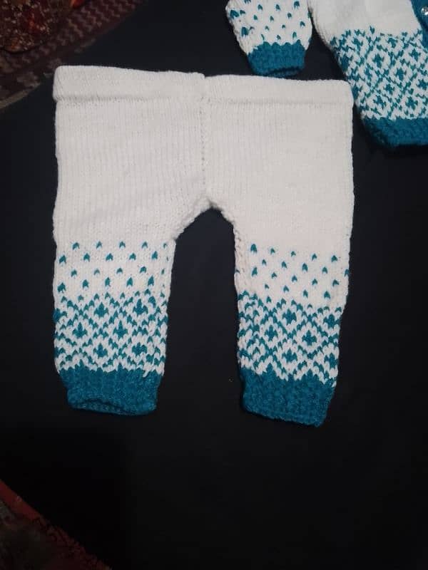 Woolen set for new born baby 2