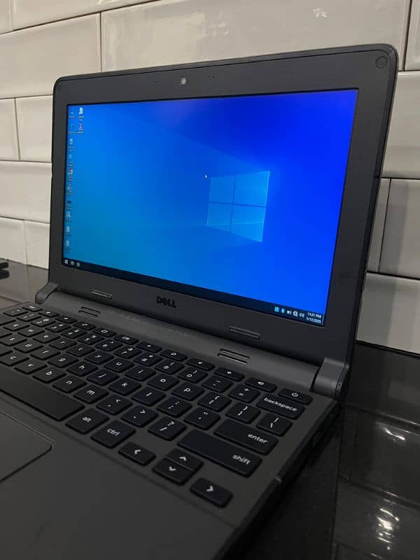 Good condition mini laptop good battery backup with charger 0