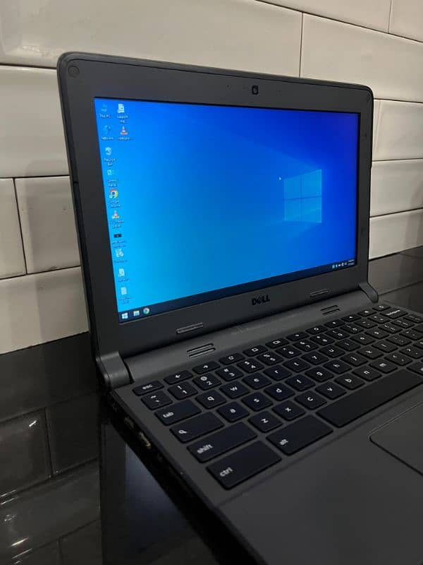 Good condition mini laptop good battery backup with charger 4