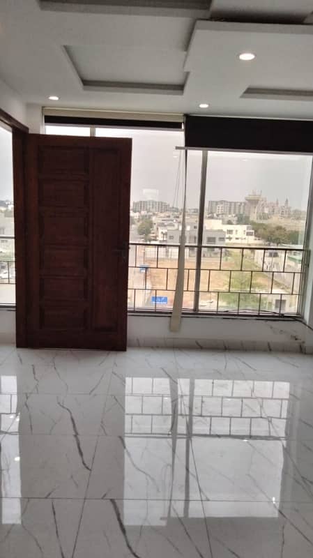 1 BED BRAND NEW LUXURY EXCELLENT GOOD CONDITION IDEAL FLAT FOR RENT IN BAHRIA TOWN LAHORE 3