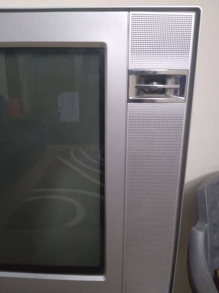 Sony Sparkling Wega 2.0 Trinitron. . . 3