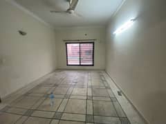 5 Marla Commercial Hall for rent on Main college road Lahore with Parking Suit for any Commercial Activities