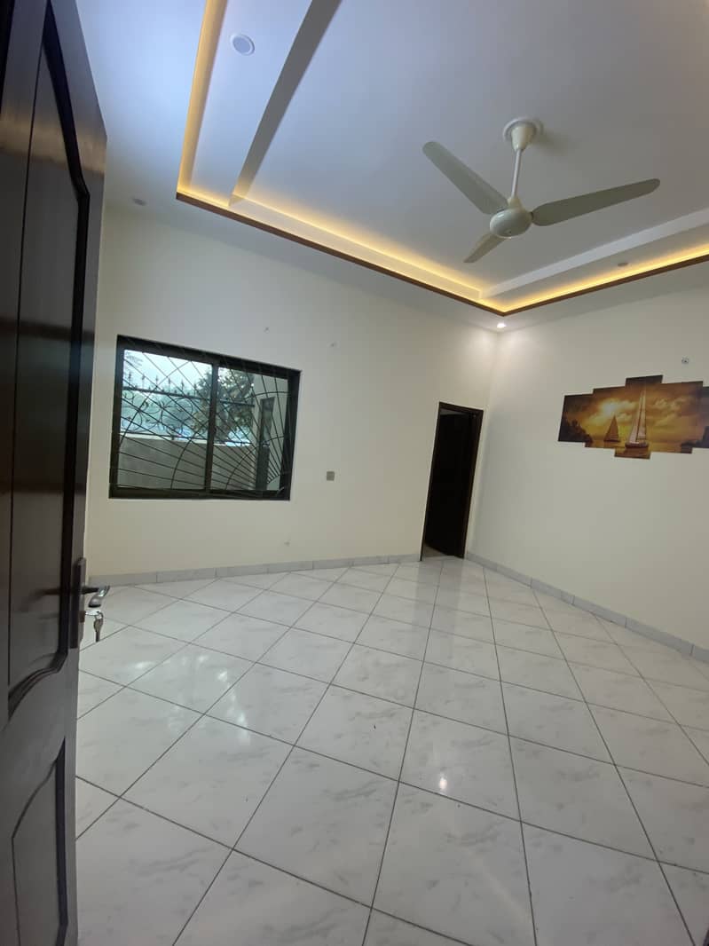 8 Marla lower portion vip house in Military Accounts Society college road lahore near wapda town, Gas available 1 car porch 6