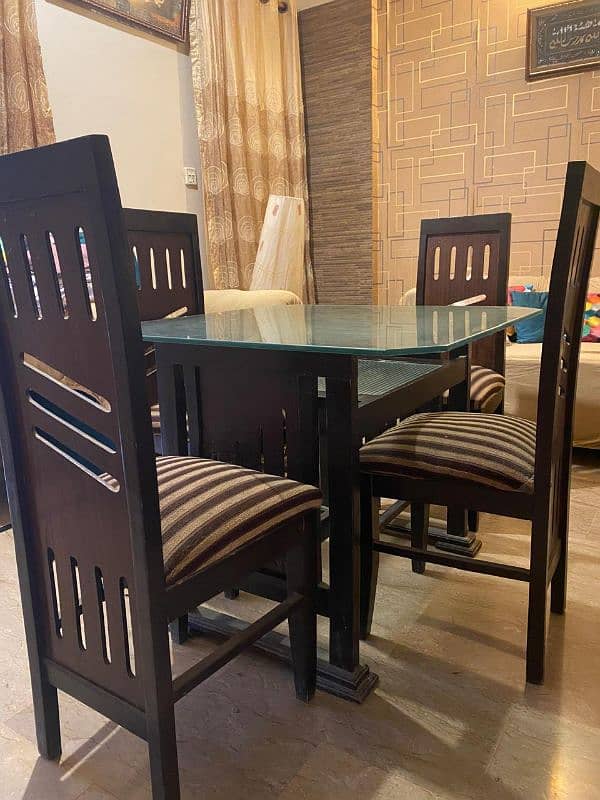 Dining table for sale 0