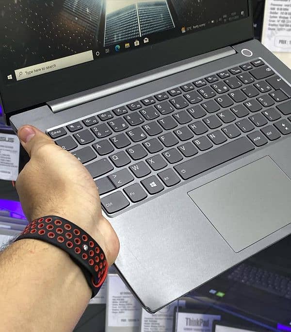 Lenovo 20SL i5 10th 8gb ram 256gb ssd fresh import 2