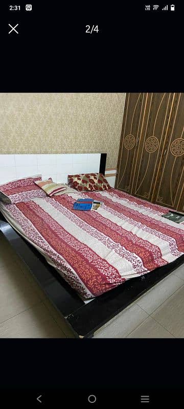 bed set wood ka hy black and white colour ka 1