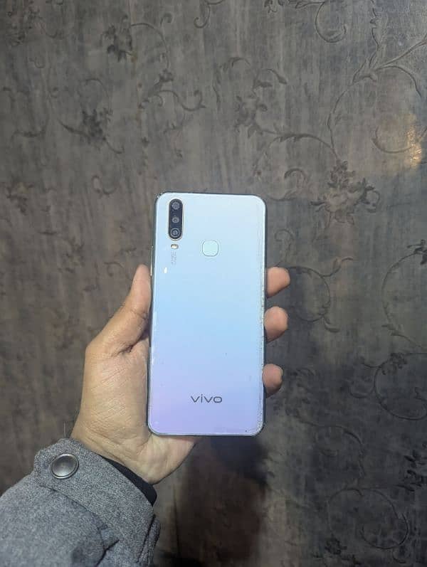 Vivo Y17 1