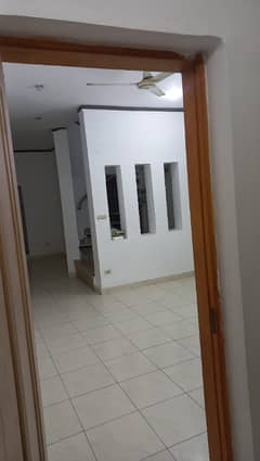 5 MARLA EXCELLENT CONDITION GOOD FULL HOUSE FOR RENT IN SAFARI VILLAS BAHRIA TOWN LAHORE