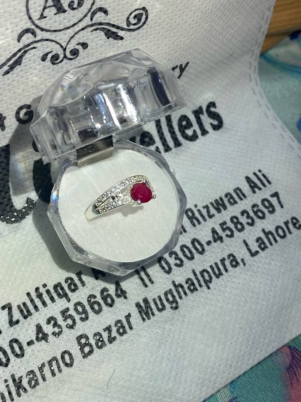 chandi ring with red diamond on it 2