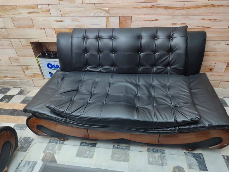 7 Seater sofa for sale in good condition 4