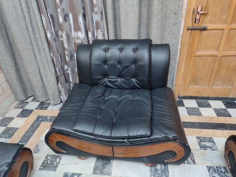 7 Seater sofa for sale in good condition 5