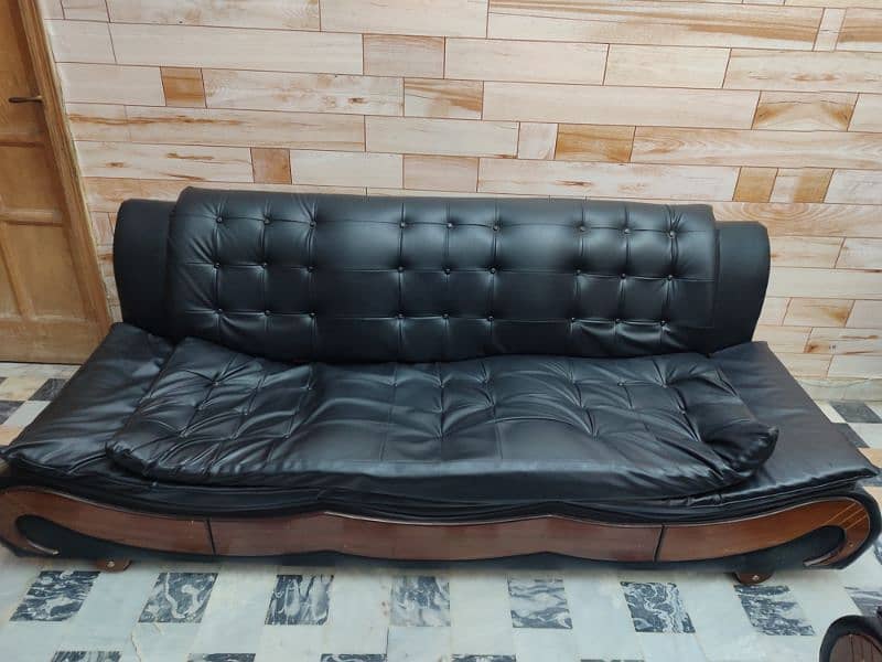 7 Seater sofa for sale in good condition 7