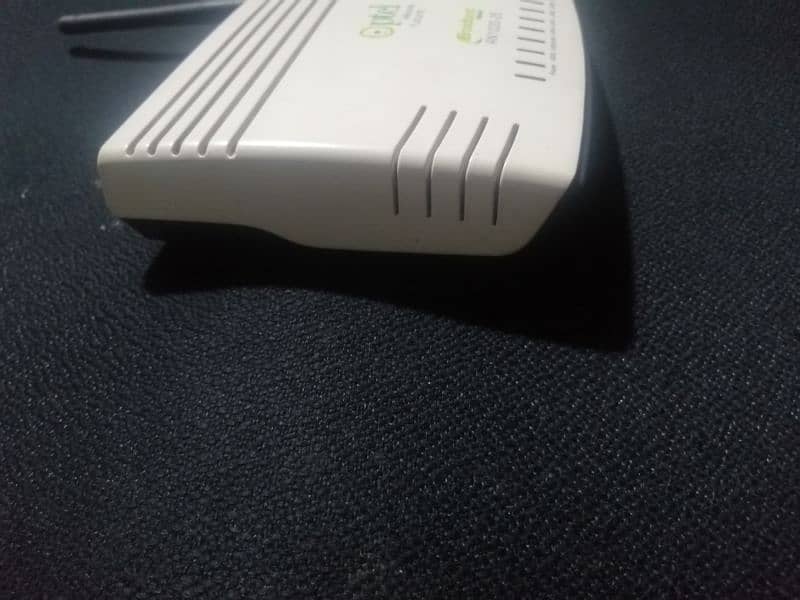 WIFI ROUTER PTCL  1020-25 2