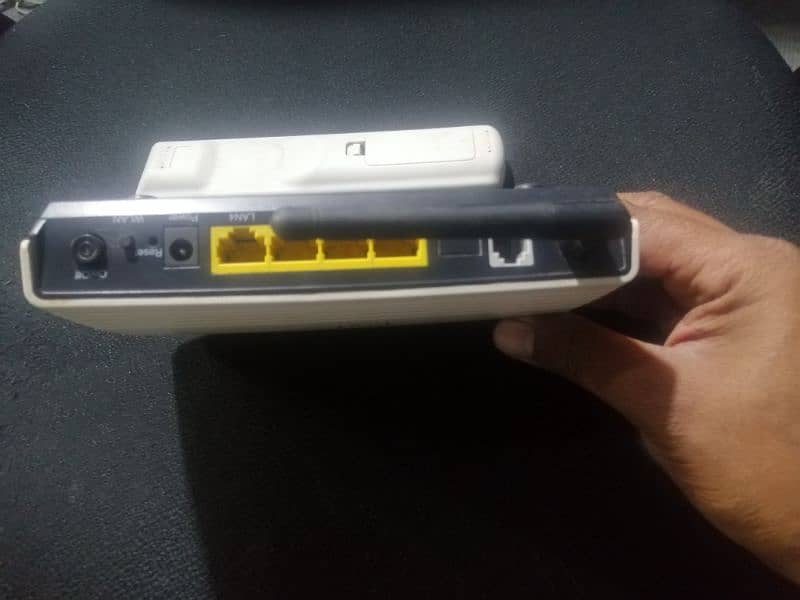 WIFI ROUTER PTCL  1020-25 3