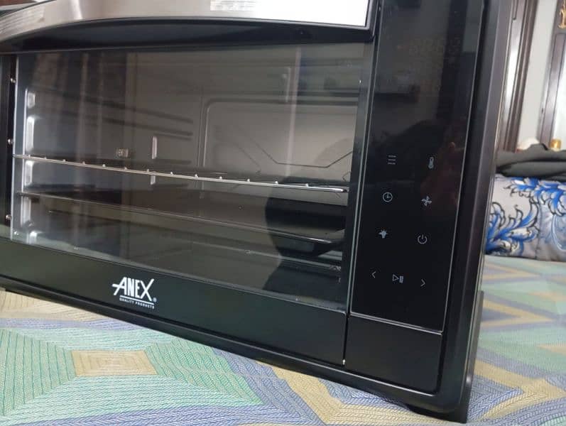 BRAND NEW OVEN FOR SALE!! 2