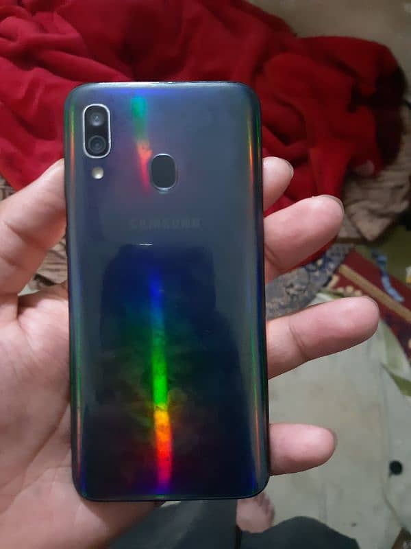 Samsung Galaxy A40 0