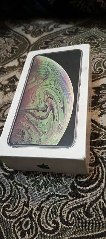 I phone XS Max 64 GB 6