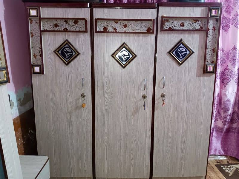 complete 4pcs bedroom set in new condition 1