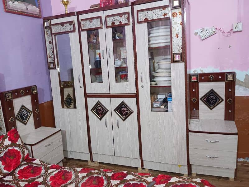 complete 4pcs bedroom set in new condition 2