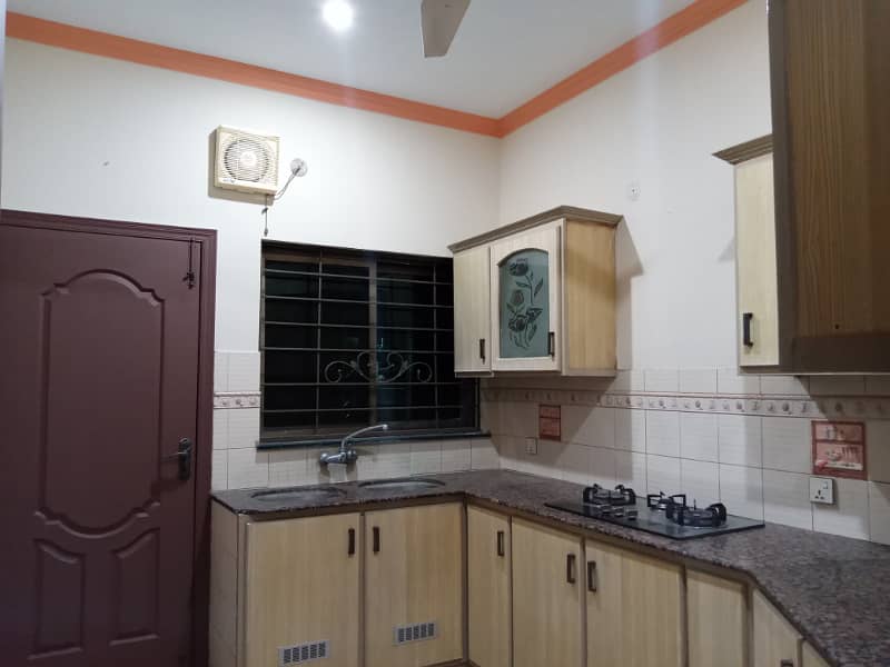 10 MARLA LIKE A NEW CONDITION EXCELLENT GOOD UPPER PORTION HOUSE FOR RENT IN N BLOCK IZMIR TOWN LAHORE 2