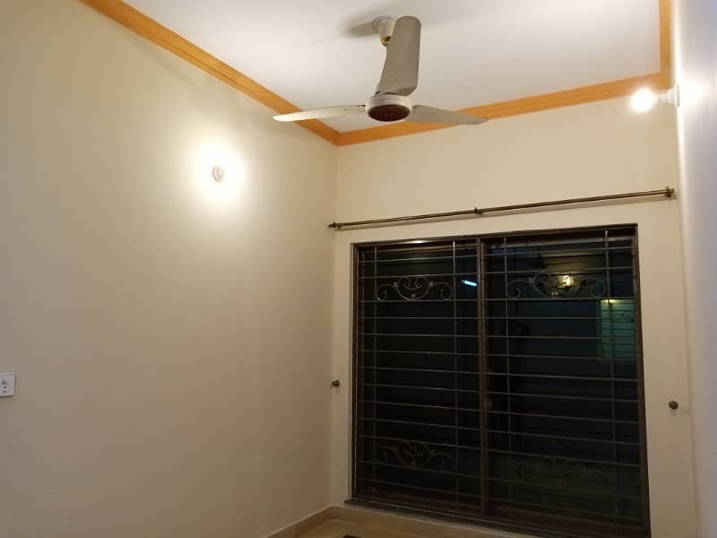 10 MARLA LIKE A NEW CONDITION EXCELLENT GOOD UPPER PORTION HOUSE FOR RENT IN N BLOCK IZMIR TOWN LAHORE 4