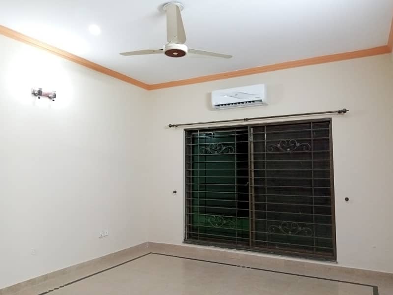 10 MARLA LIKE A NEW CONDITION EXCELLENT GOOD UPPER PORTION HOUSE FOR RENT IN N BLOCK IZMIR TOWN LAHORE 7