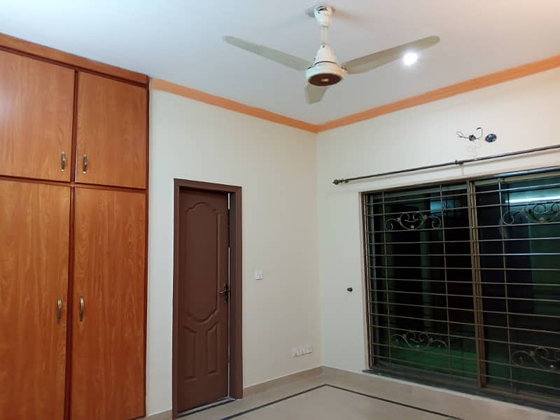 10 MARLA LIKE A NEW CONDITION EXCELLENT GOOD UPPER PORTION HOUSE FOR RENT IN N BLOCK IZMIR TOWN LAHORE 8