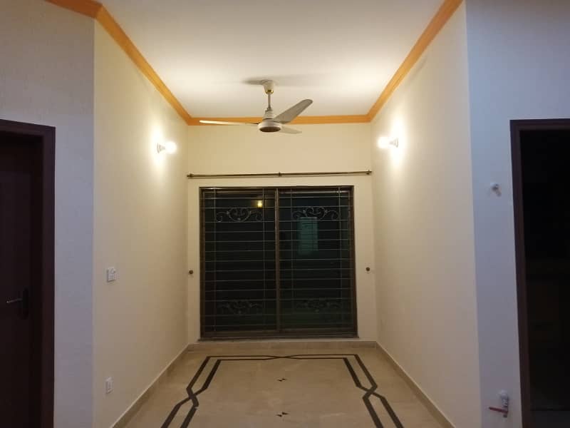 10 MARLA LIKE A NEW CONDITION EXCELLENT GOOD UPPER PORTION HOUSE FOR RENT IN N BLOCK IZMIR TOWN LAHORE 10