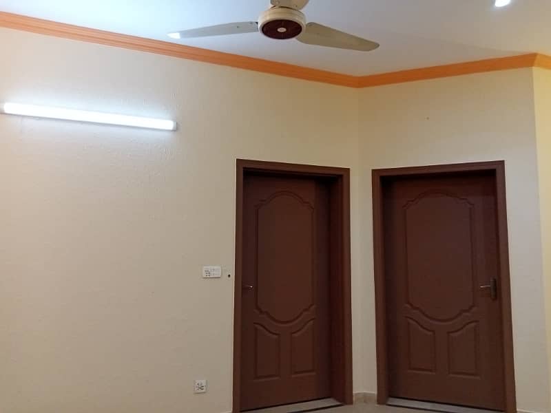 10 MARLA LIKE A NEW CONDITION EXCELLENT GOOD UPPER PORTION HOUSE FOR RENT IN N BLOCK IZMIR TOWN LAHORE 11