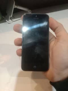 iphone 5 non pta bs Halka creck hai Baki all ok