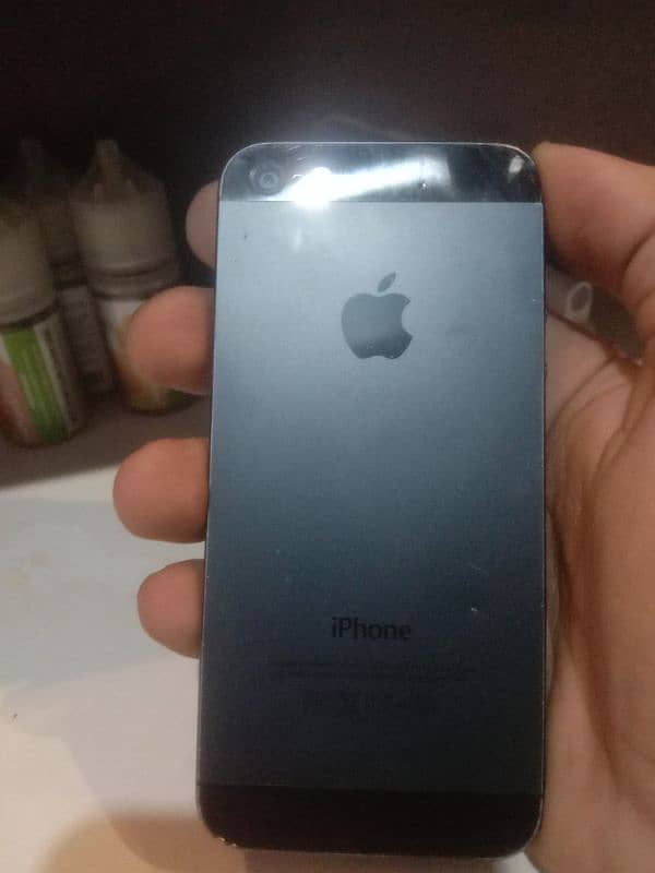 iphone 5 non pta bs Halka creck hai Baki all ok 2