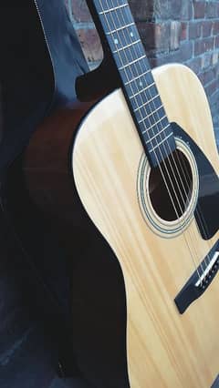 YAMAHA F310 guitar