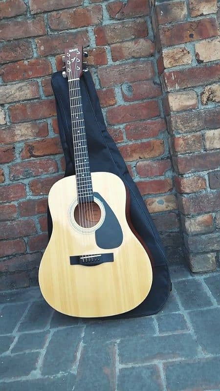 YAMAHA F310 guitar 1