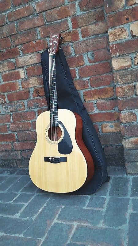 YAMAHA F310 guitar 12