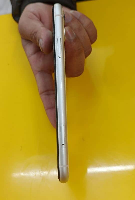 I phone 11 White color, Rom128 With box 10/10 PTA Approved 2